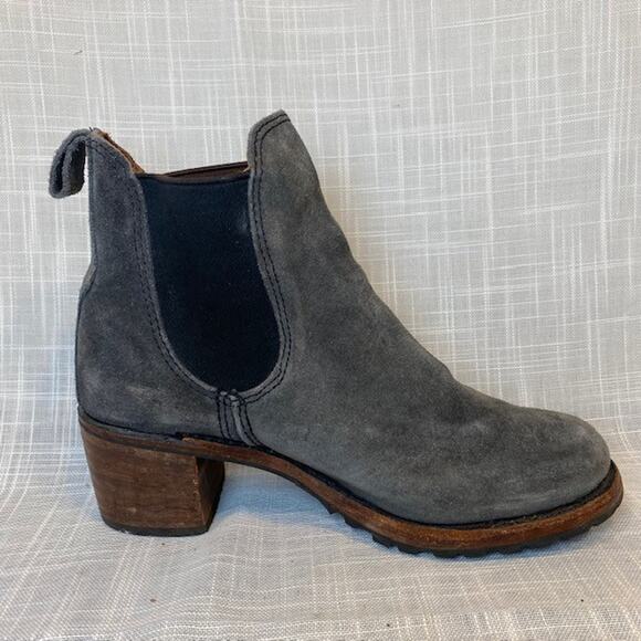 Frye Sabrina Chelsea Suede Heeled Boots Womens Gray ]Pull On Bootie 7.5 M - Picture 2 of 8